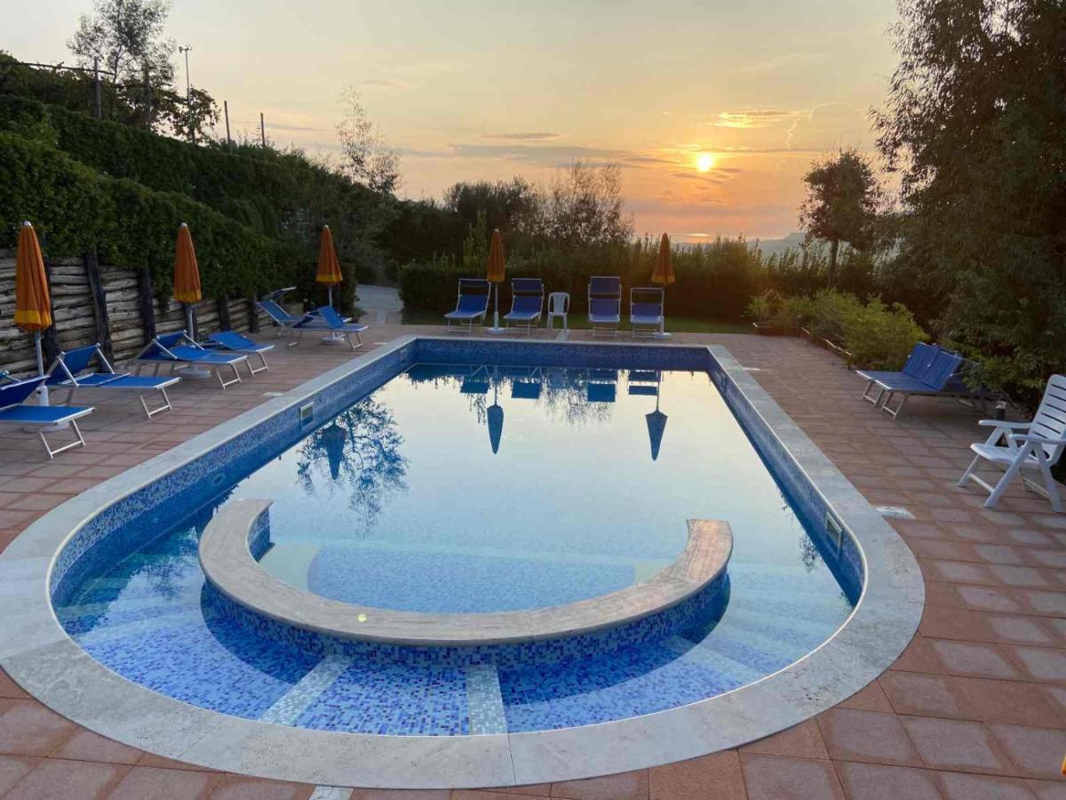 Il Girasole Country Village Massignano Buitenkant foto